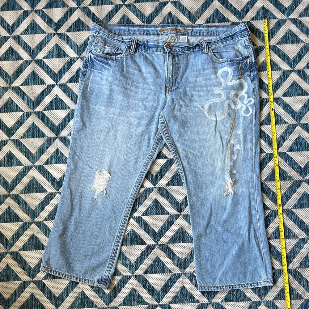 Old Navy Light Blue Distressed Cropped Jeans with White Design. Plus size 18
